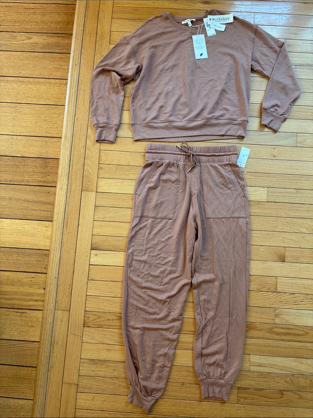 Women’s matching leisure/travel set (sweatshirt & jogger) size S NWT 2 piece
